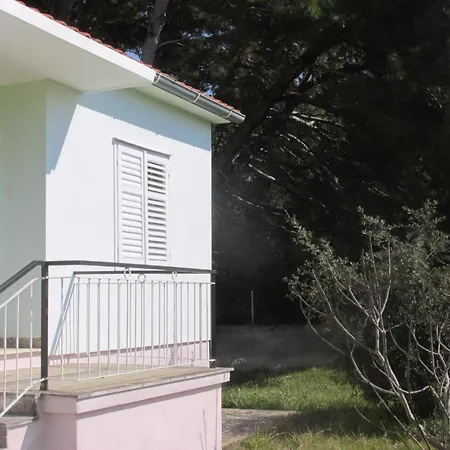 Ferienhaus Haus In Ugljan Mit Terrasse, Garten Und Grill