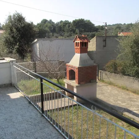 Ferienhaus Haus In Ugljan Mit Terrasse, Garten Und Grill Sušica
