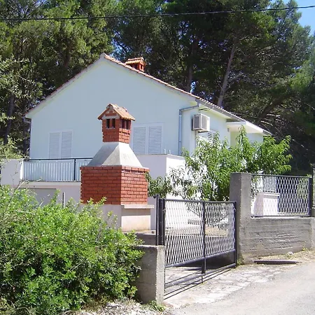 Haus In Ugljan Mit Terrasse, Garten Und Grill Sušica